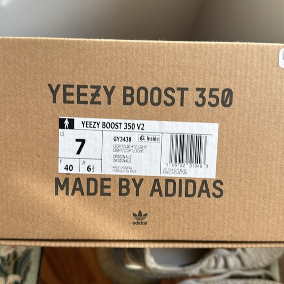Yeezy Boost 350 V2 Light, Size 7 MENS main image 9